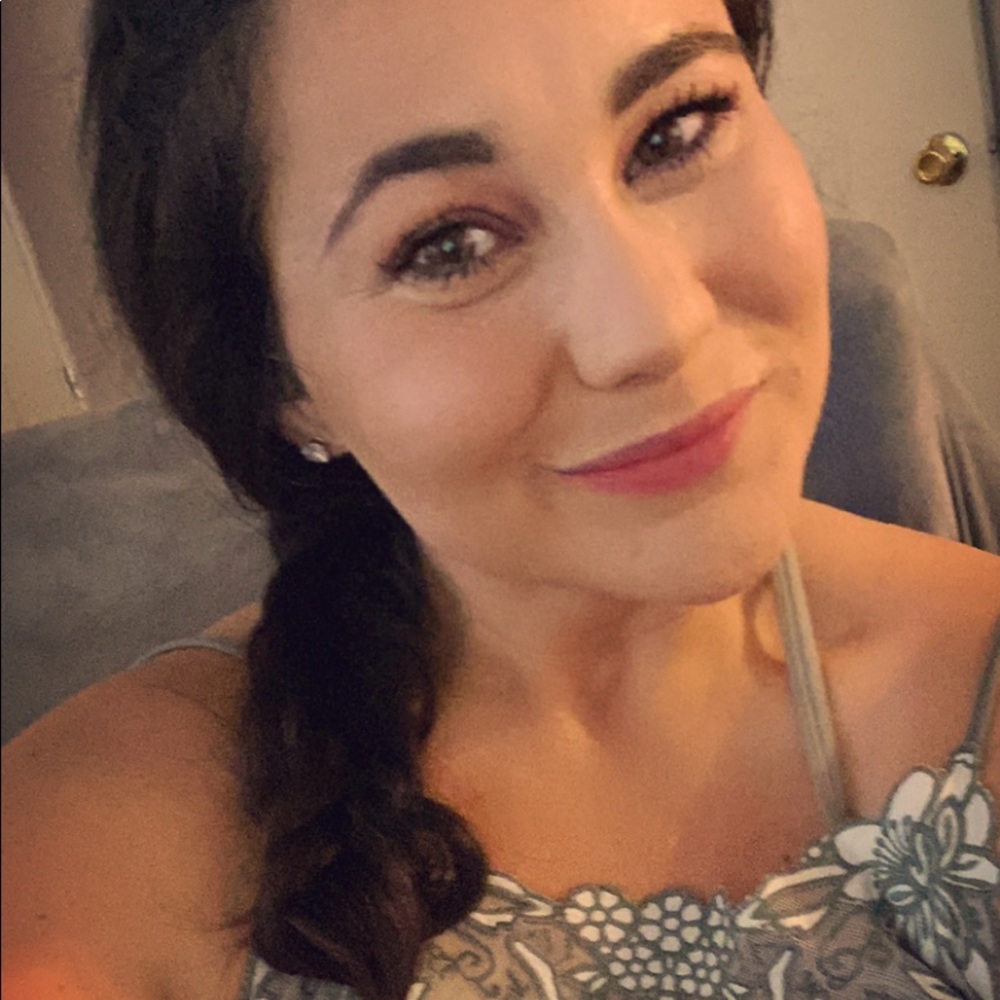 Meet your Posher, Lauralee